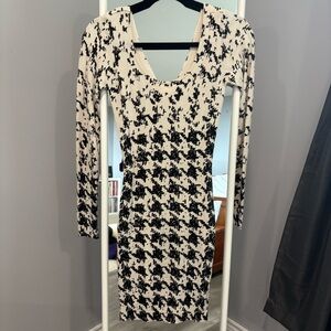 GUESS Long BodyCon Black and Cream Patterned Backless cutout Dress